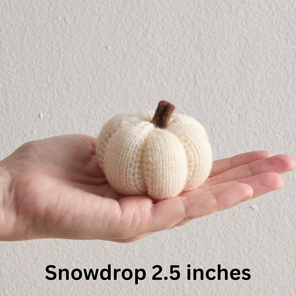Cozy Pumpkins, Variegated Knit Yarn Colors, Handcrafted Gift: 2.5 inch