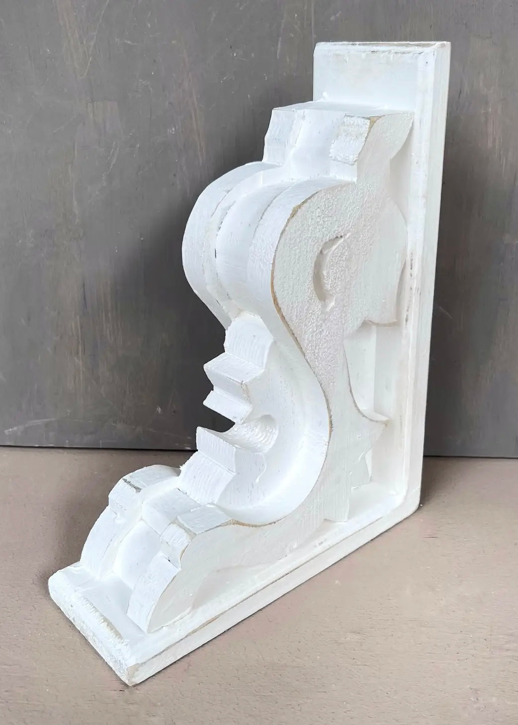 Tulip White Corbel