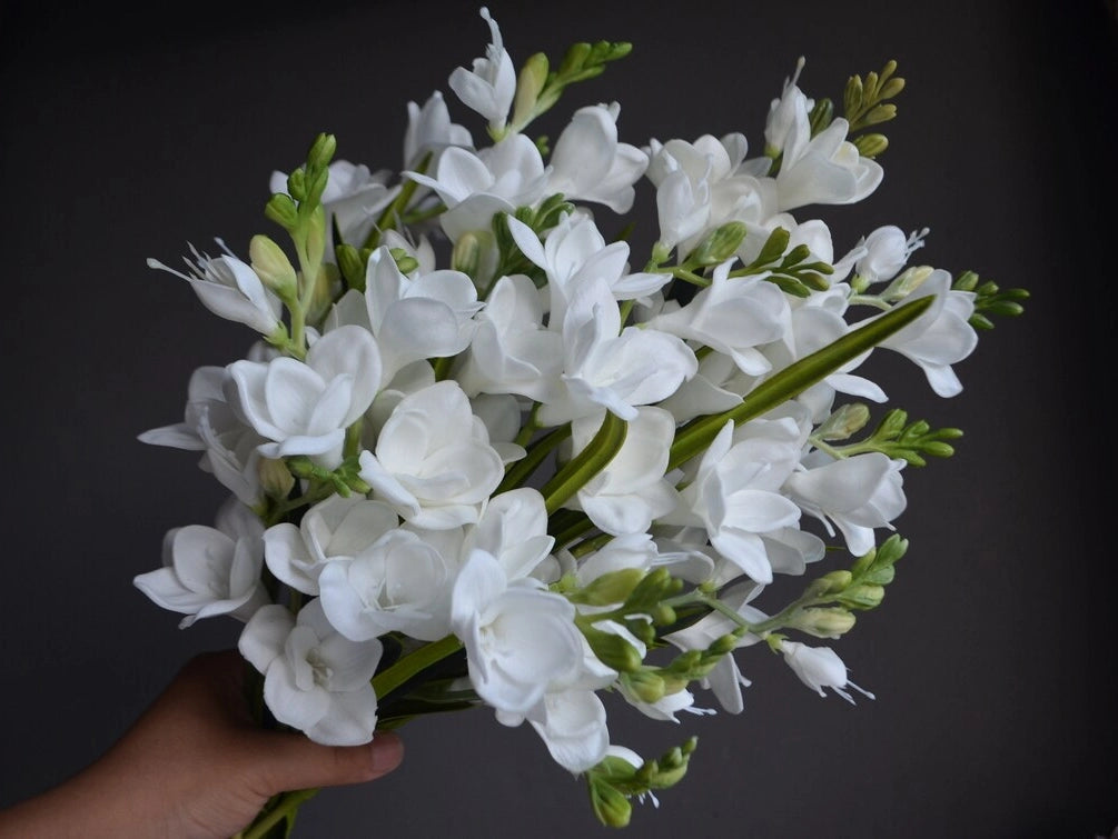 20” Freesia with 2 sprays