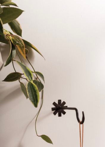 Chet Wall Hanger