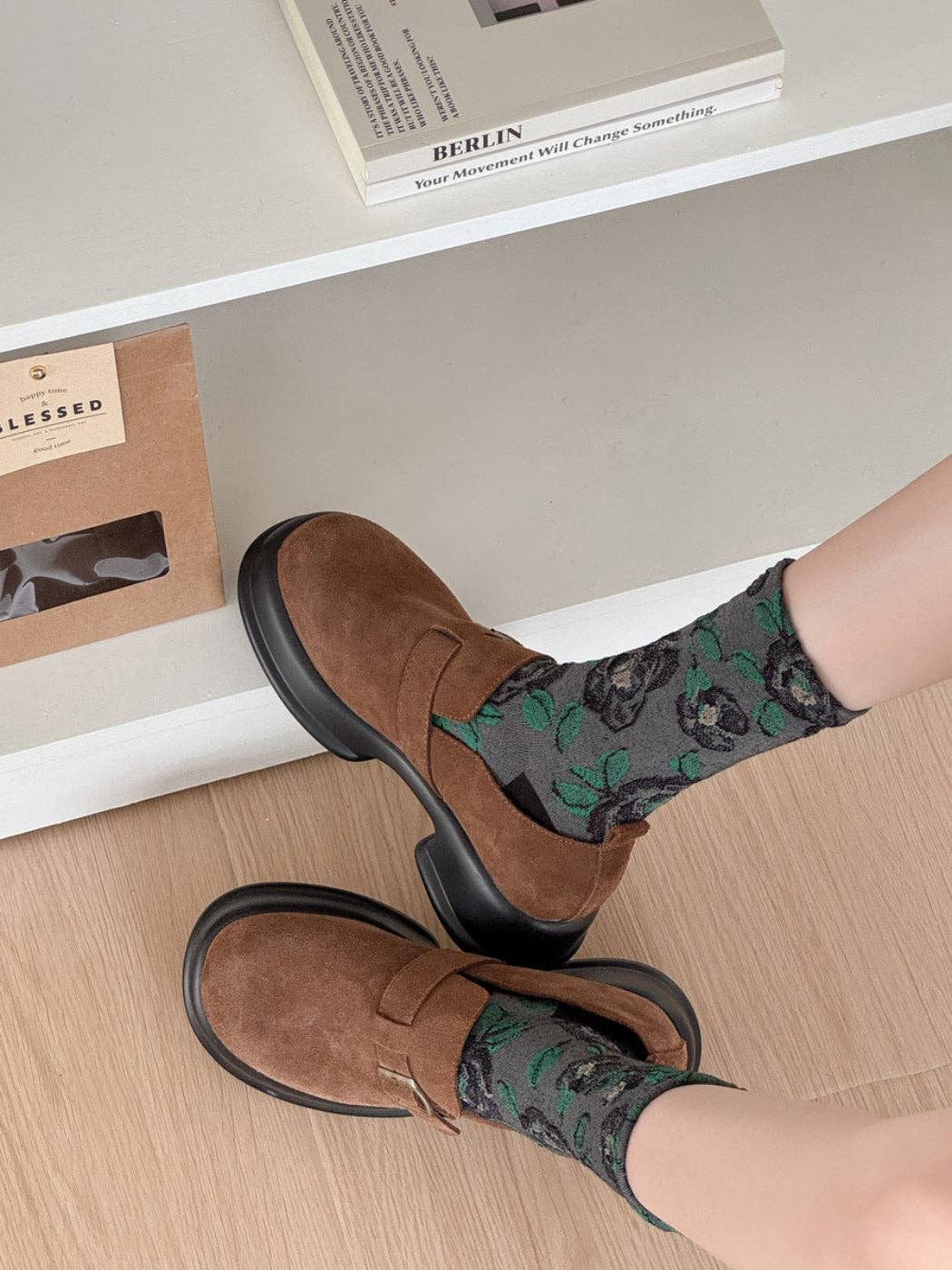 Rufia - Vintage Bloom Embroidered Crew Socks: Navy
