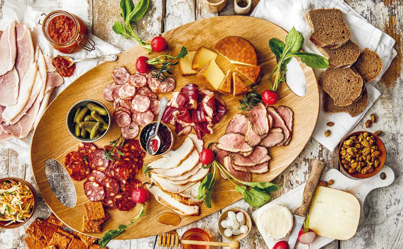 Charcuterie Boards by Miranda Ballard: Hardcover; 176 pages / English