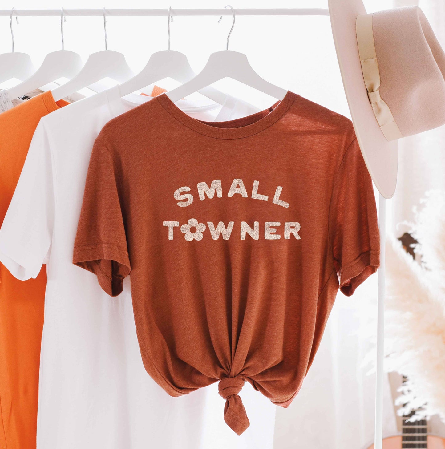 SMALL TOWNER Graphic T-Shirt: HEATHER RED / XL